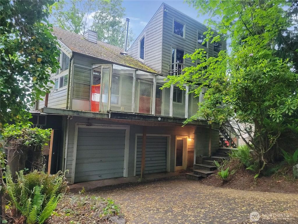 101 Fleet Drive, Port Ludlow