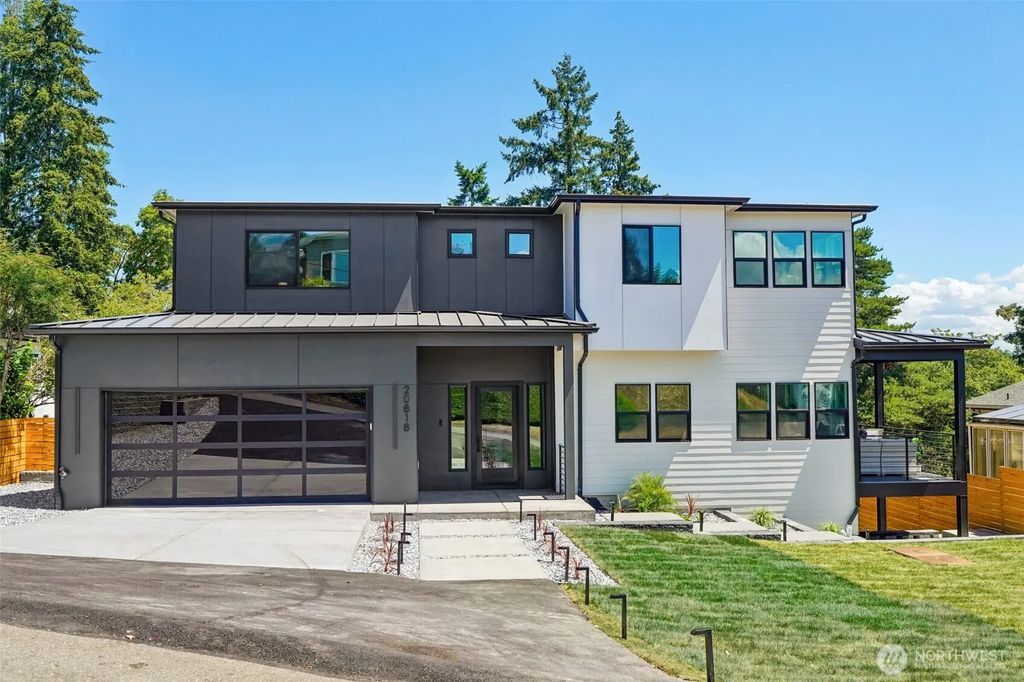 20818 S 9th Avenue, Des Moines