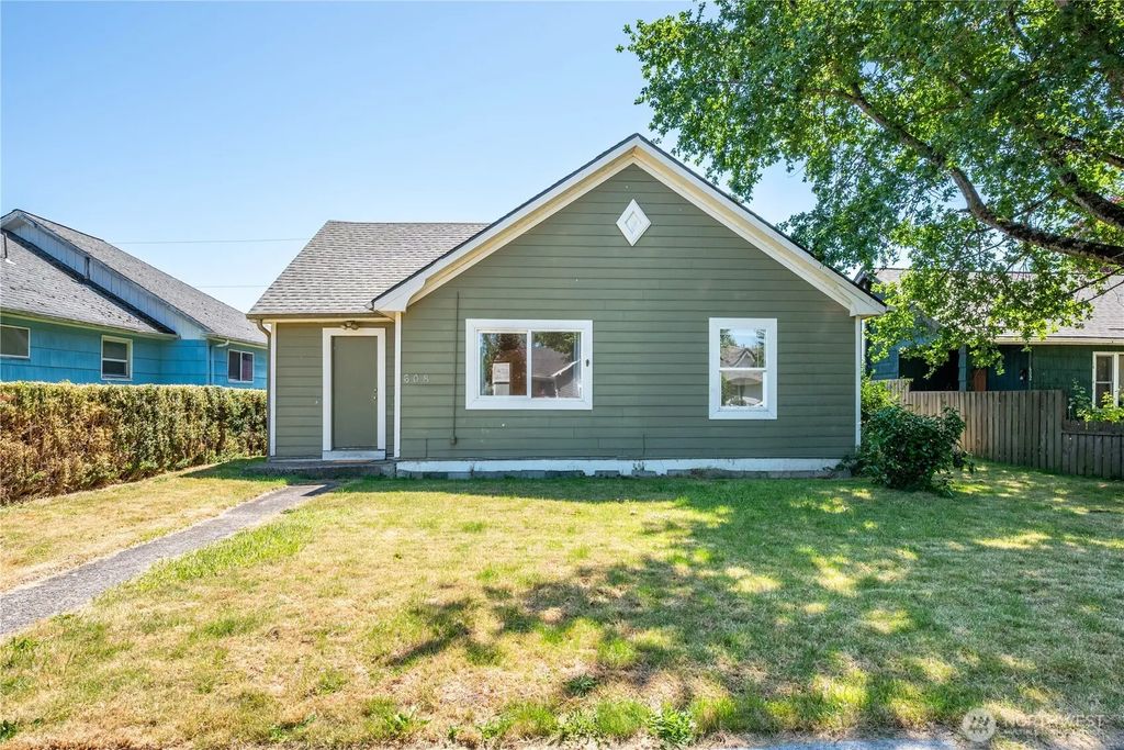 608 16th Avenue, Longview
