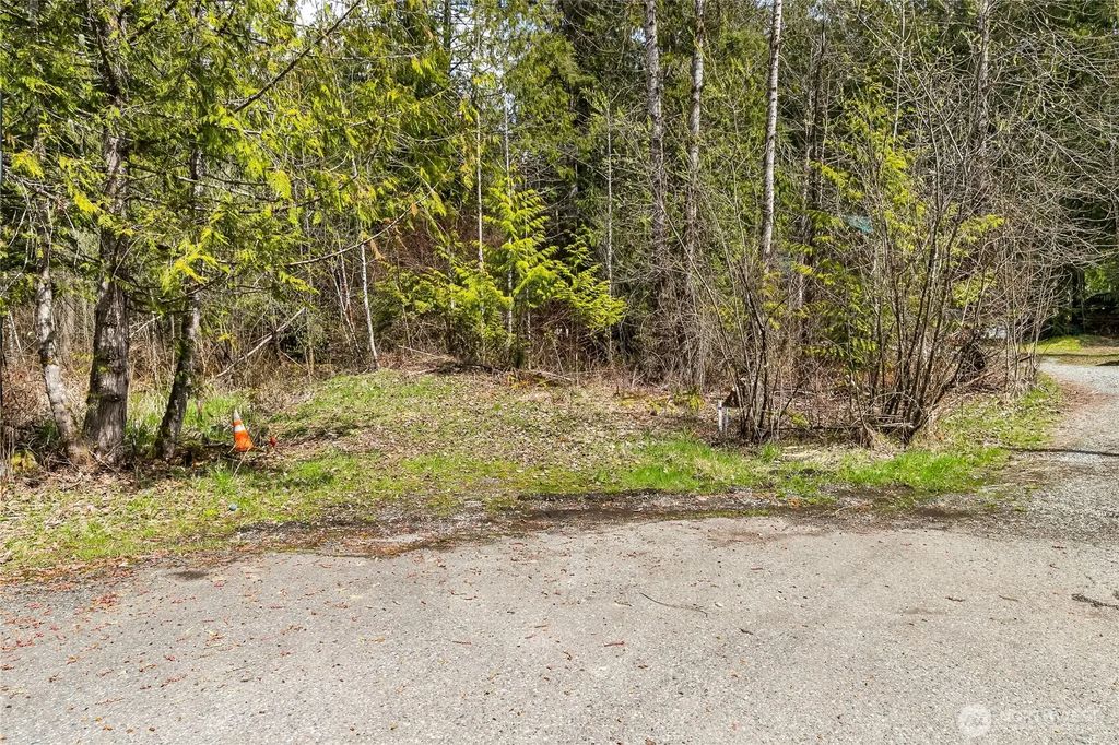 17045 Iceberg Road, Glacier