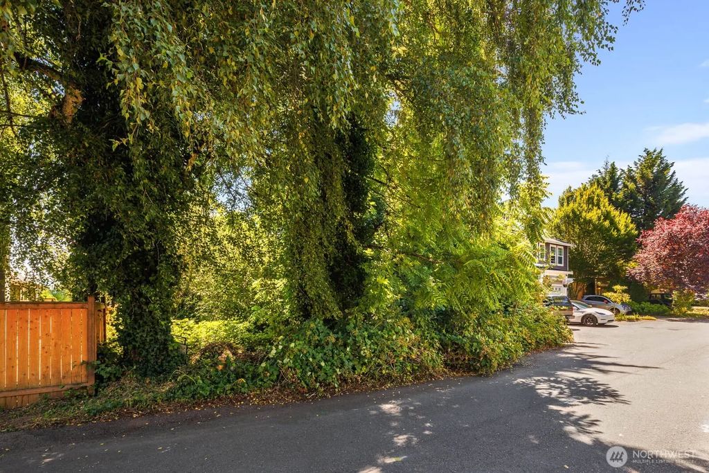 672 Lind Avenue Nw, Renton
