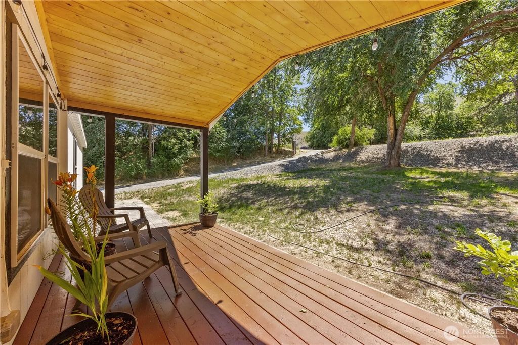 329 E Franklin Street, Chelan