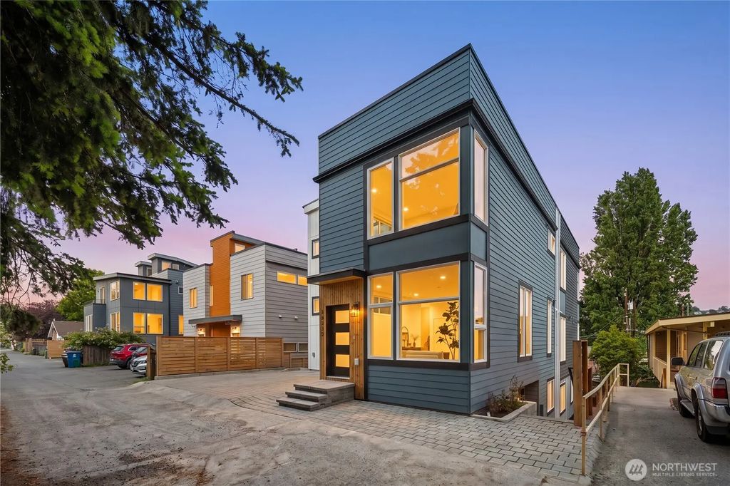3035 A 21st Avenue W, Seattle