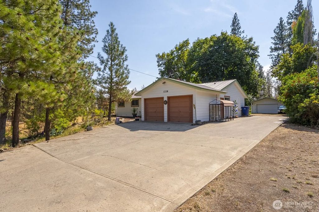 1228 E Lake Street, Medical Lake