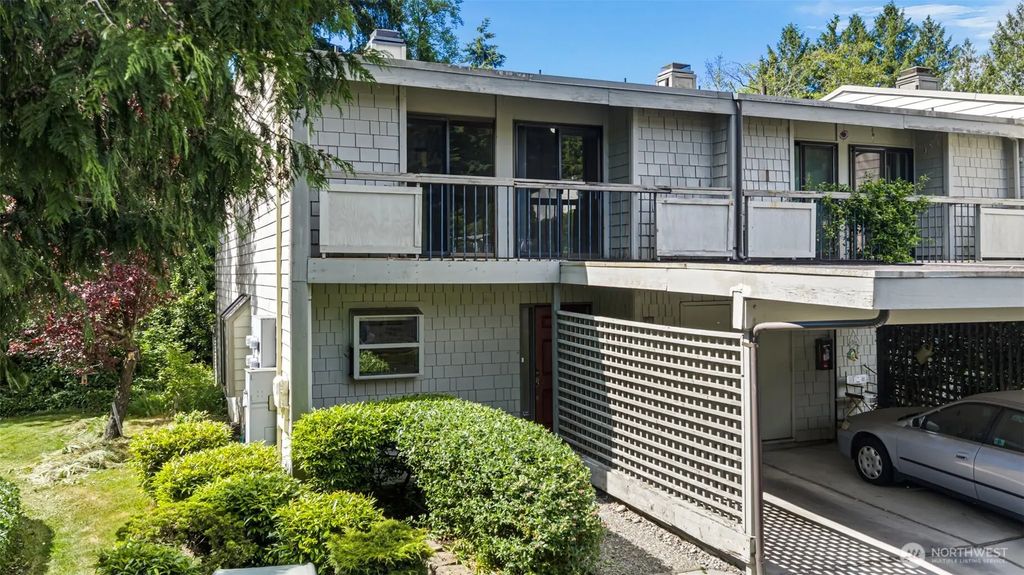 22703 Lakeview Drive E1, Mountlake Terrace