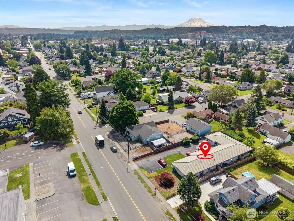 1010 W Pioneer, Puyallup