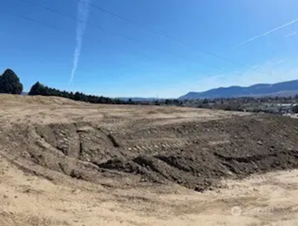 8888 8th Street Ne, East Wenatchee