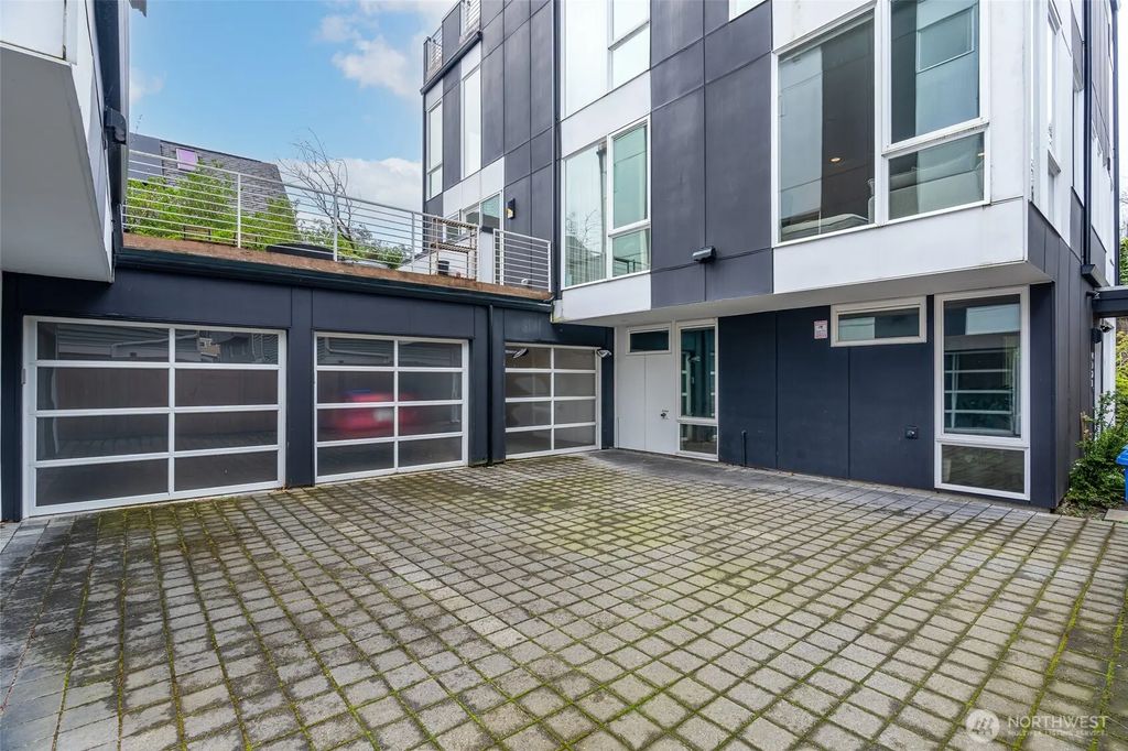 612 N 45th Street C, Seattle