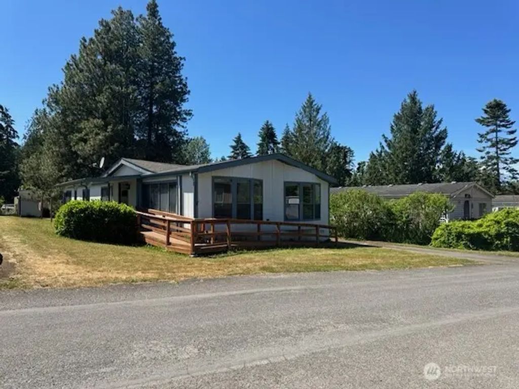 90 Baywood Village Road 44, Sequim