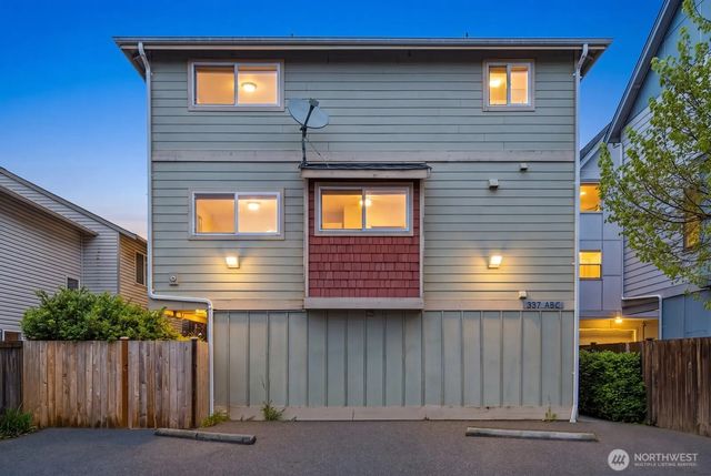 337 N 105th Street A, Seattle