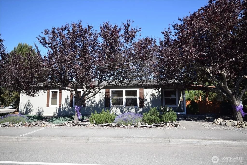 612 N Seventh Avenue, Sequim
