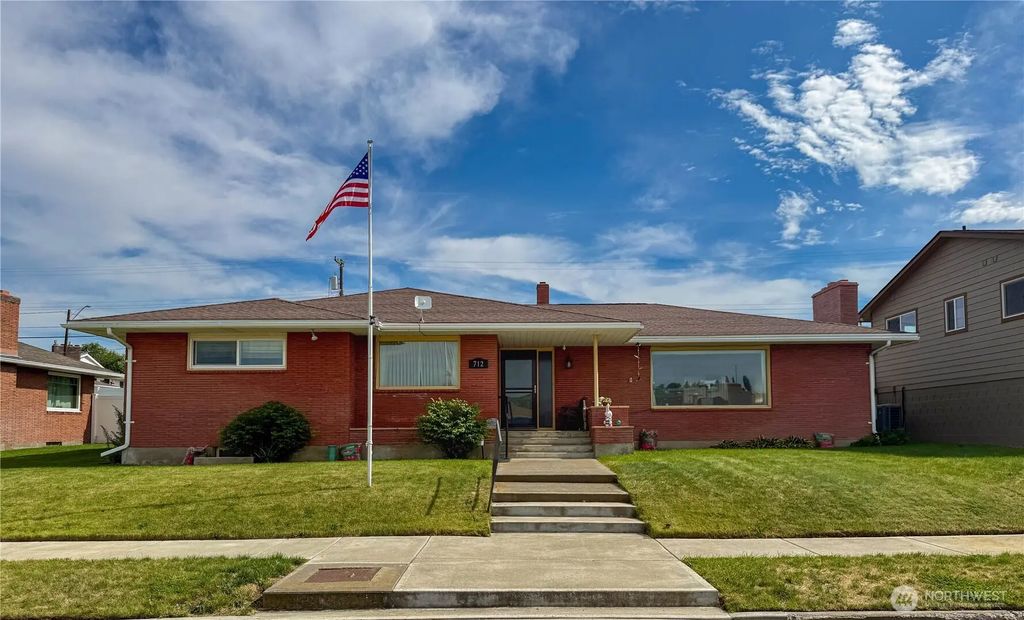712 E 2nd Avenue, Odessa
