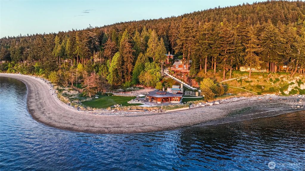 450 Eagle Bay Road, Blakely Island