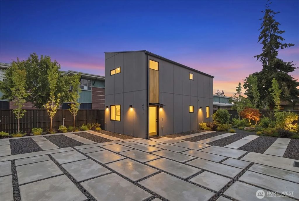 4411 S Holly Street, Seattle