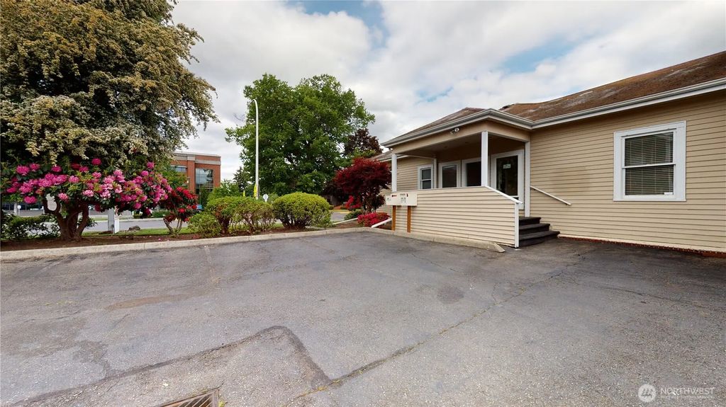 840 E Main St 101, Auburn