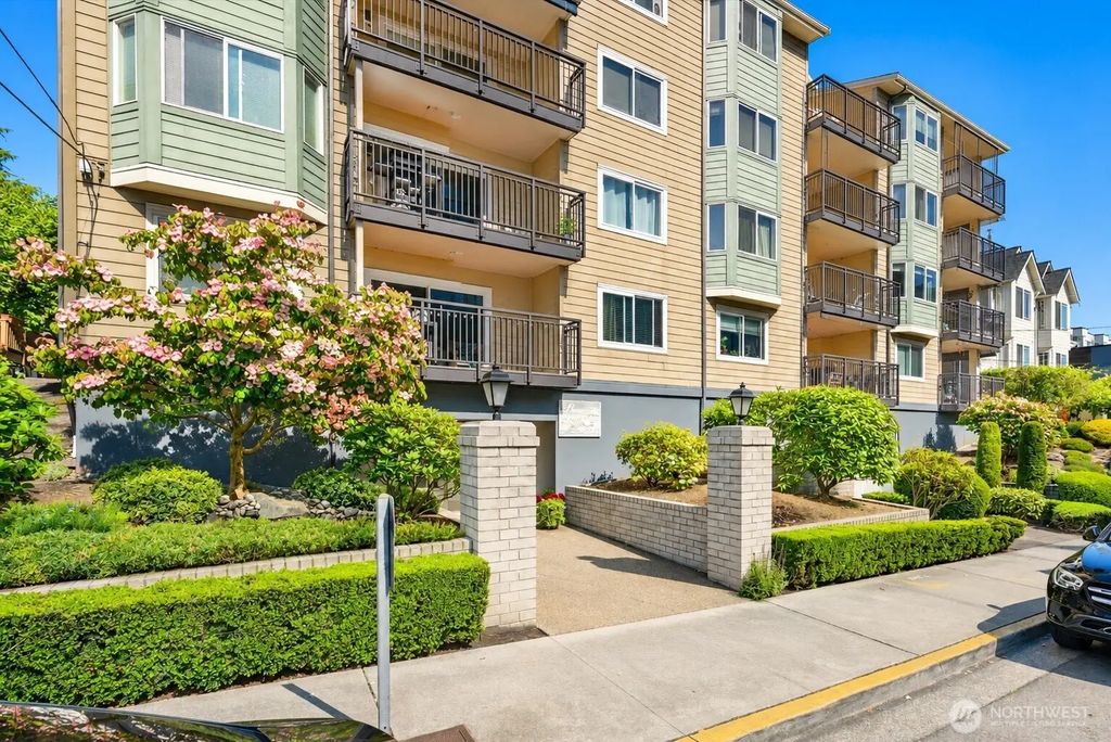 8720 Phinney Avenue N 21, Seattle