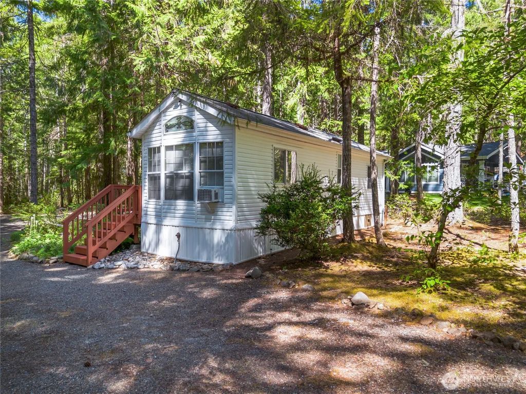 421 N Mt Jupiter Drive, Hoodsport