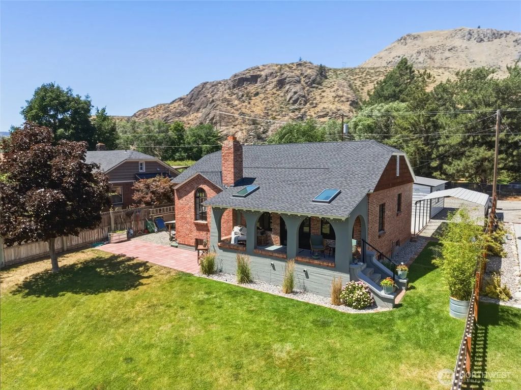 446 5th Street, Chelan