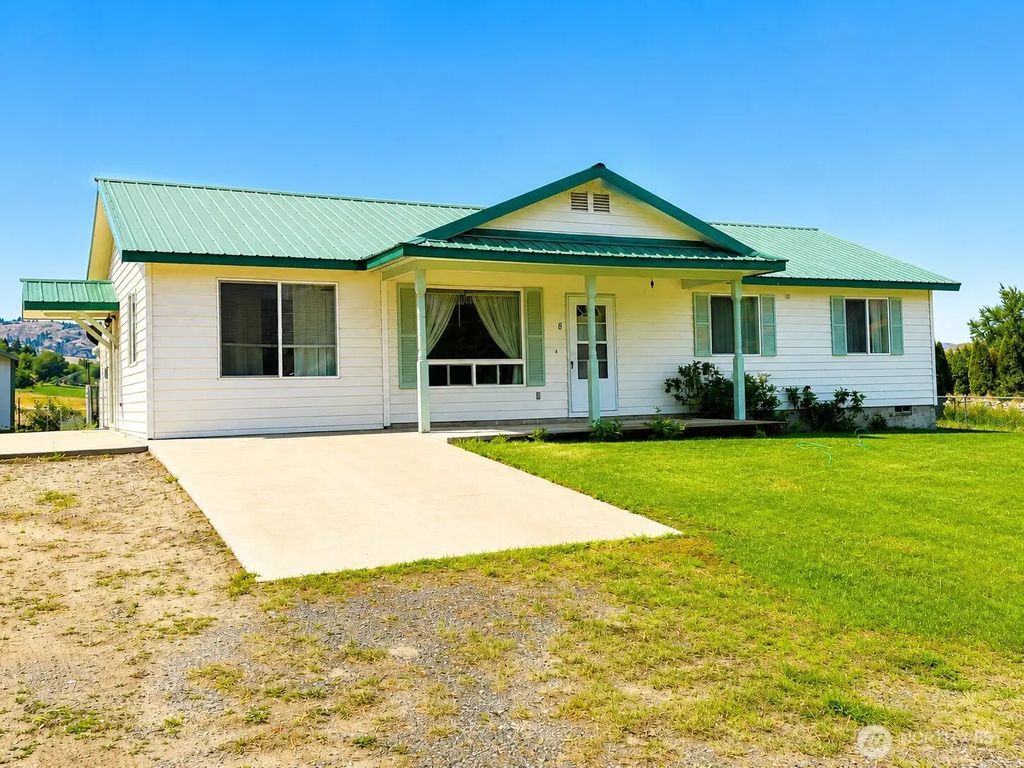 8 Orchard Loop S., Tonasket