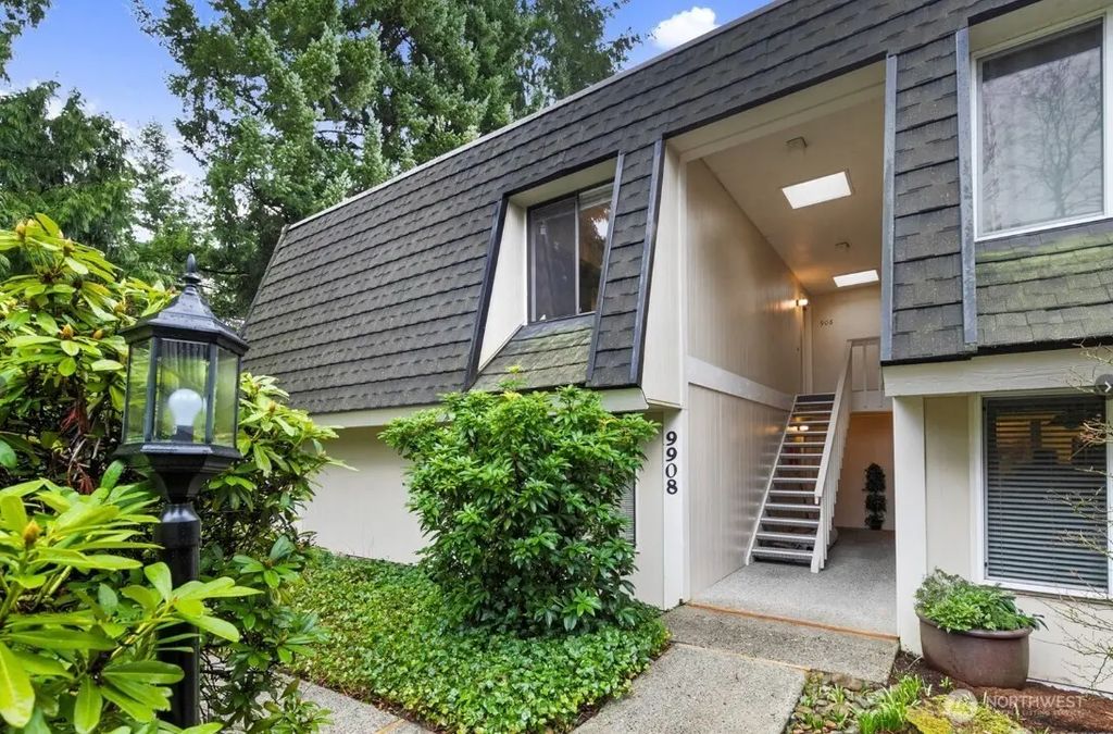 9908 Ne 124th Street 906, Kirkland
