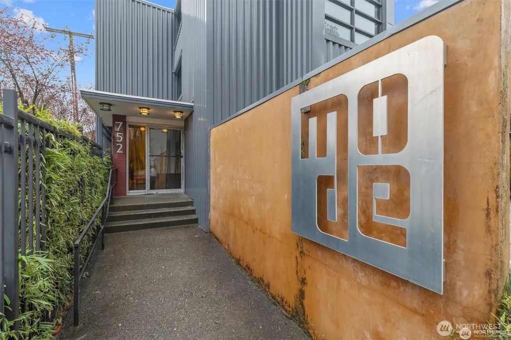 752 Bellevue Avenue E 202, Seattle