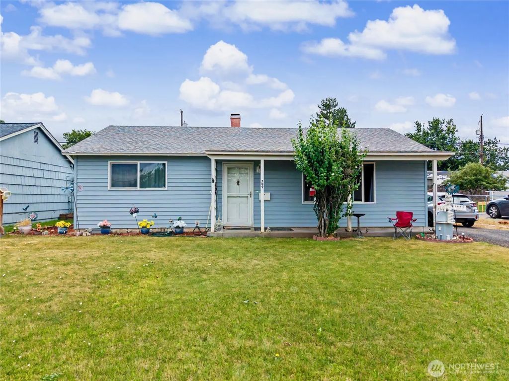 709 S Hawthorne Drive, Moses Lake