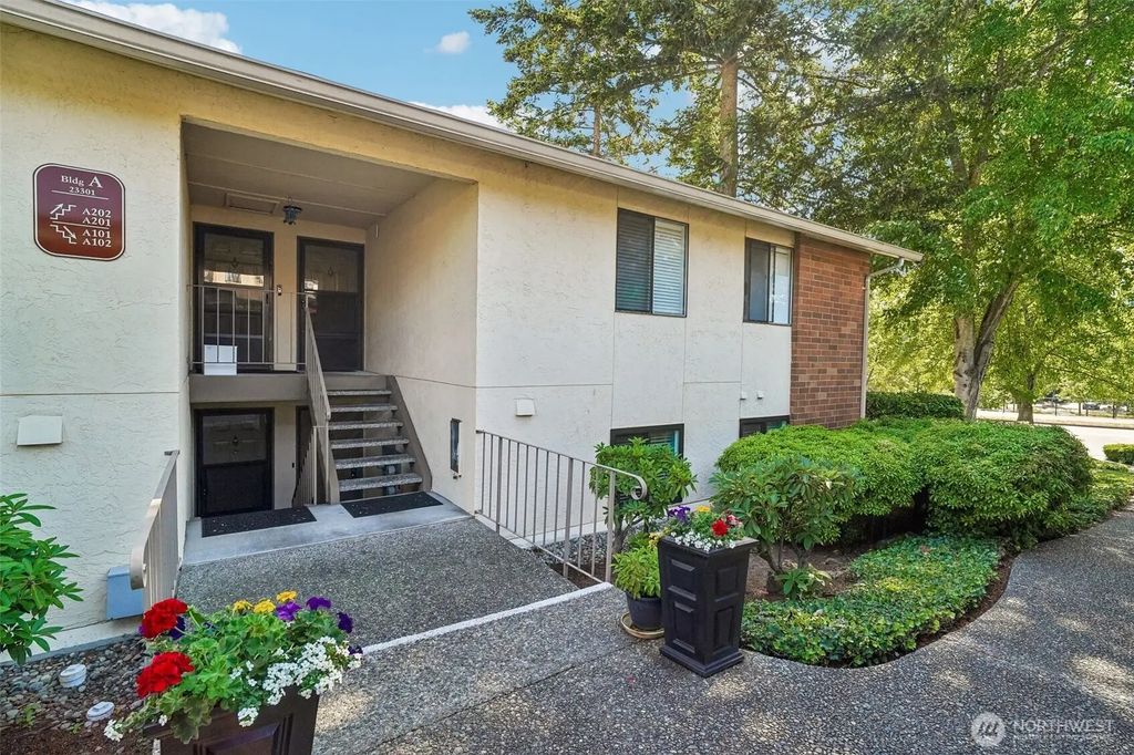 23301 Lakeview Drive A101, Mountlake Terrace