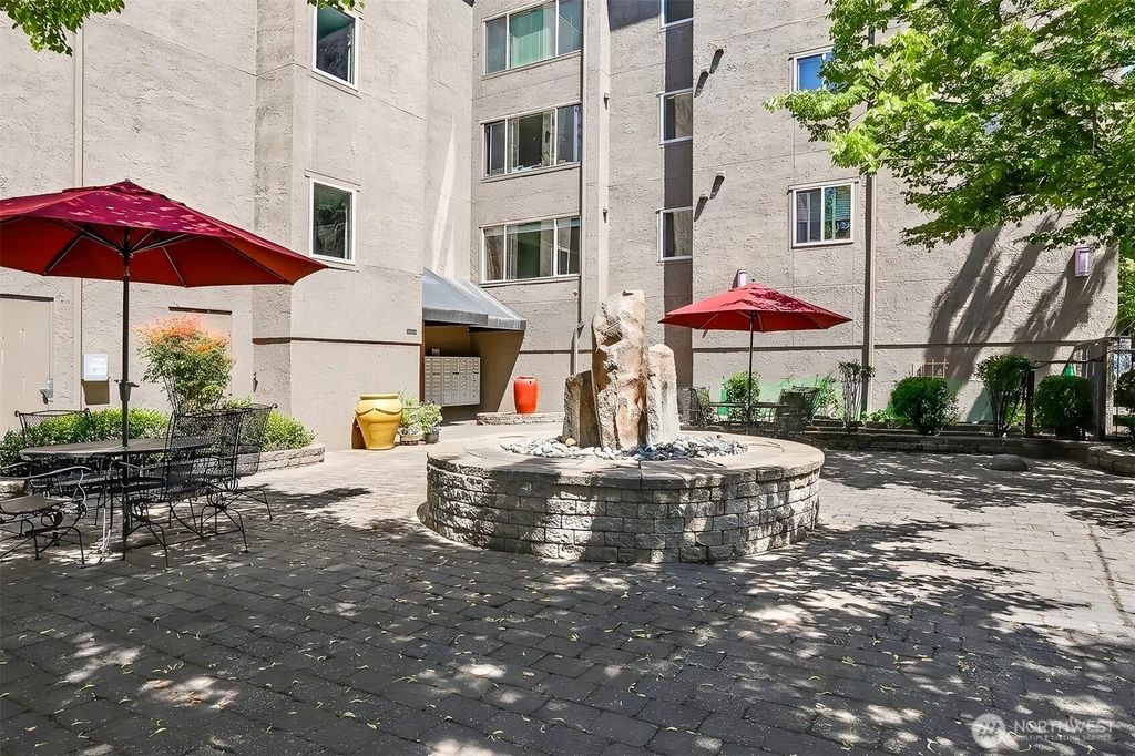 14300 32nd Avenue Ne 107, Seattle