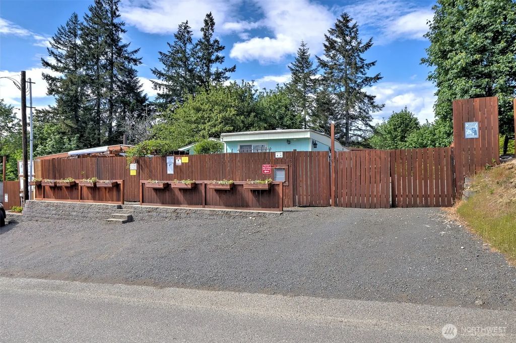 302 E Oak Street, Shelton