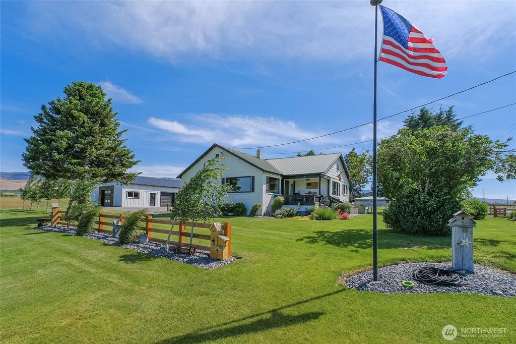 2735 4th Street, East Wenatchee