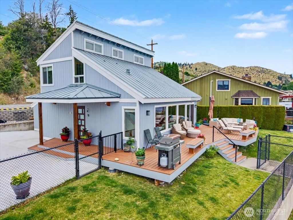 1386 S Lakeshore Road, Chelan