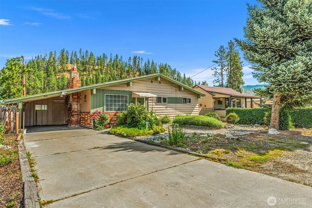 826 Pine Street, Leavenworth