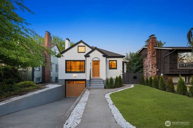 8216 Interlake Avenue N, Seattle