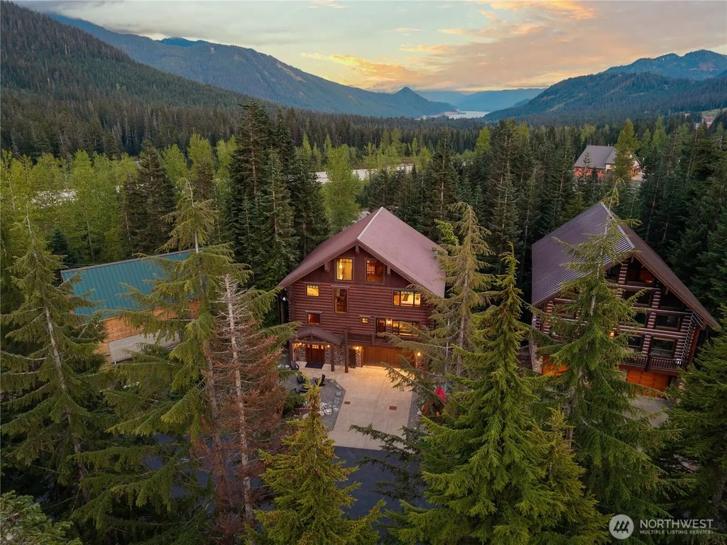 6 Summit Way, Snoqualmie Pass