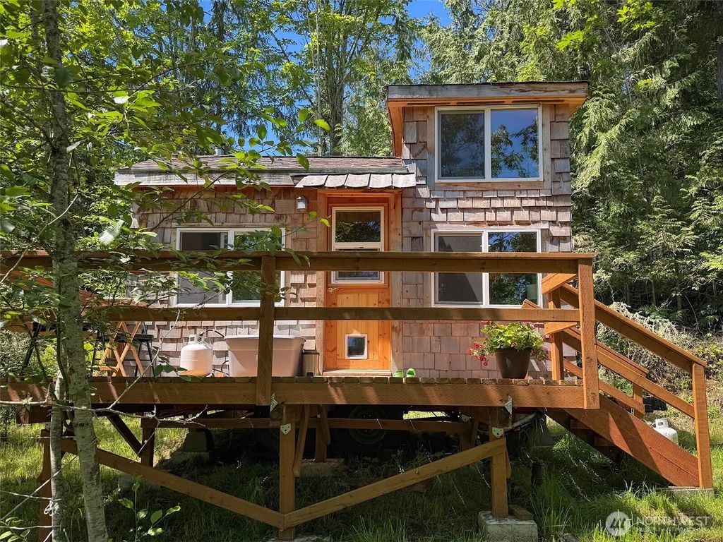 663 Glass Road, Port Angeles