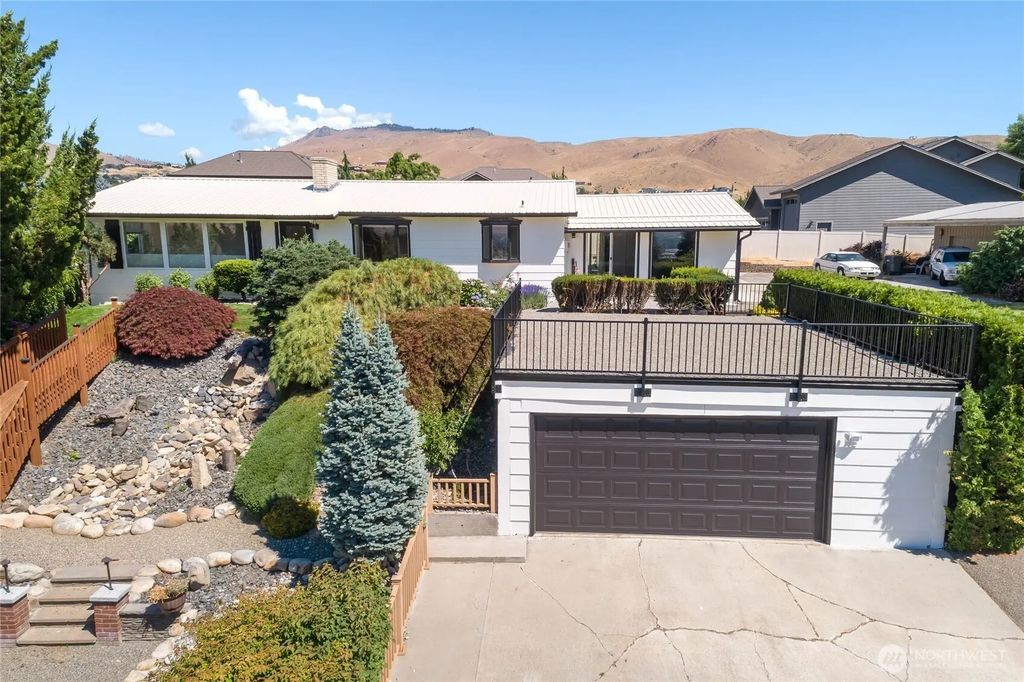 330 Sunnyslope Heights, Wenatchee