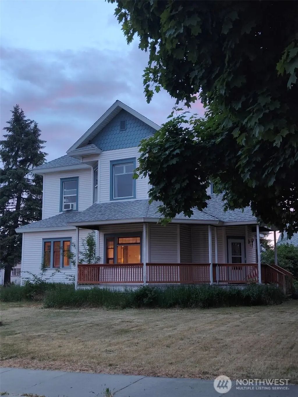 703 Washington, Davenport