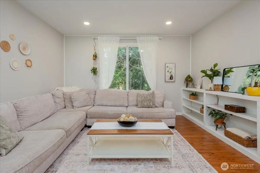 10410 Holly Drive E, Everett