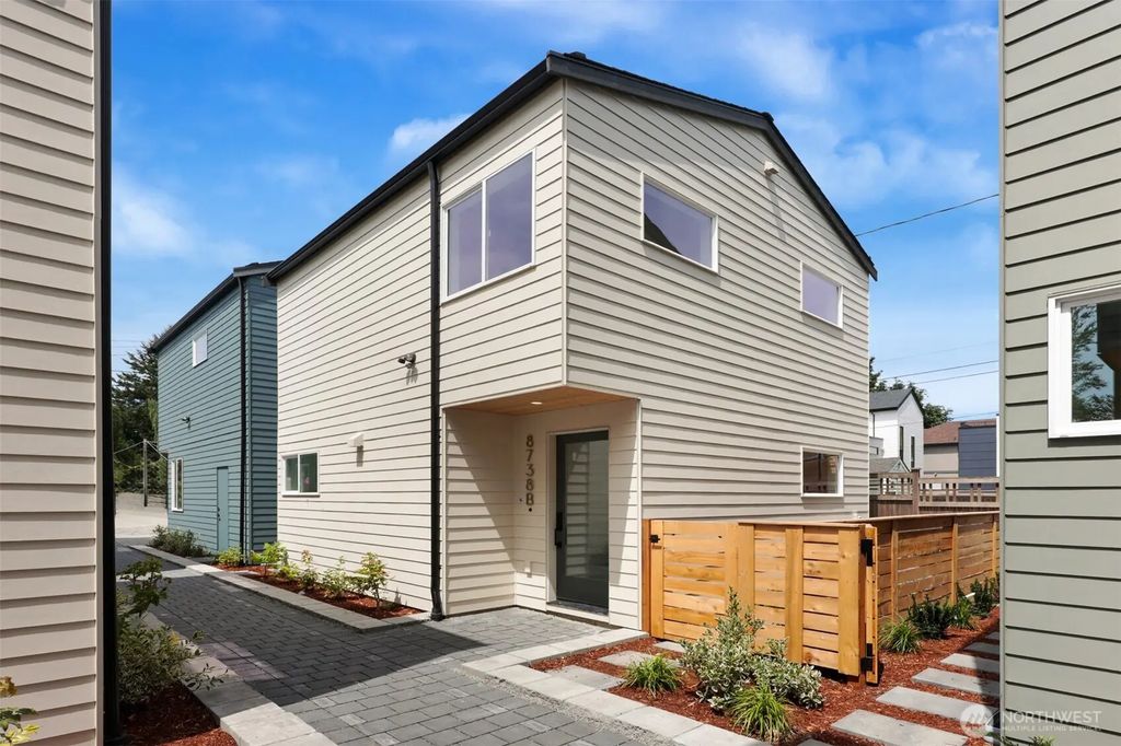 8738 B 13th Avenue Nw, Seattle