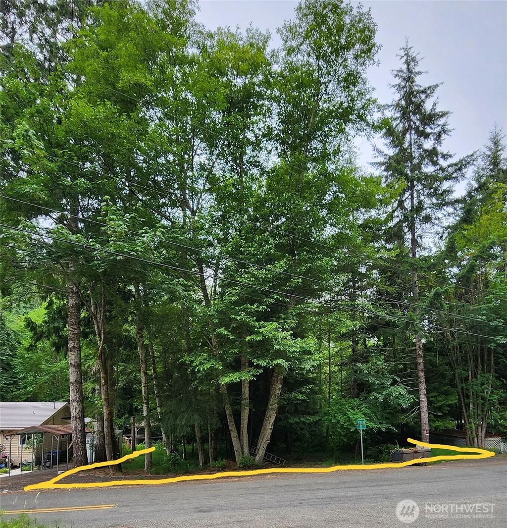 100 E Creekside Dr, Belfair