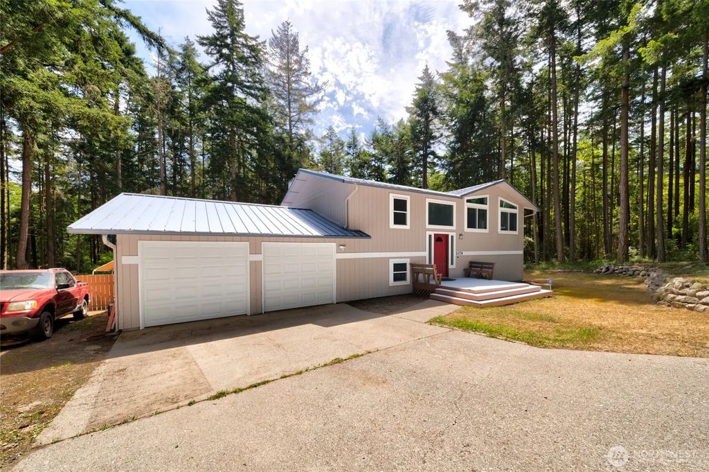 1074 N Estate Lane, Oak Harbor