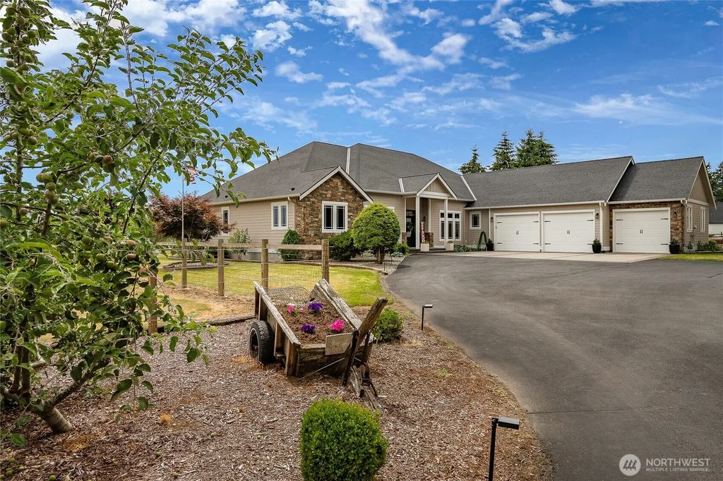 7969 Rodeo Drive, Lynden