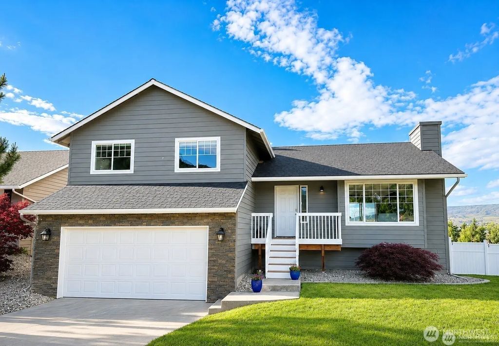 576 Saddle Rock Loop, Wenatchee