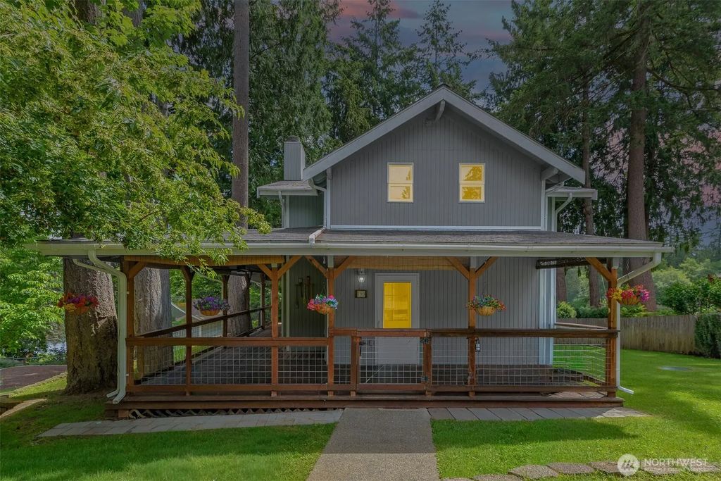 390 E Lakeshore Drive W, Shelton