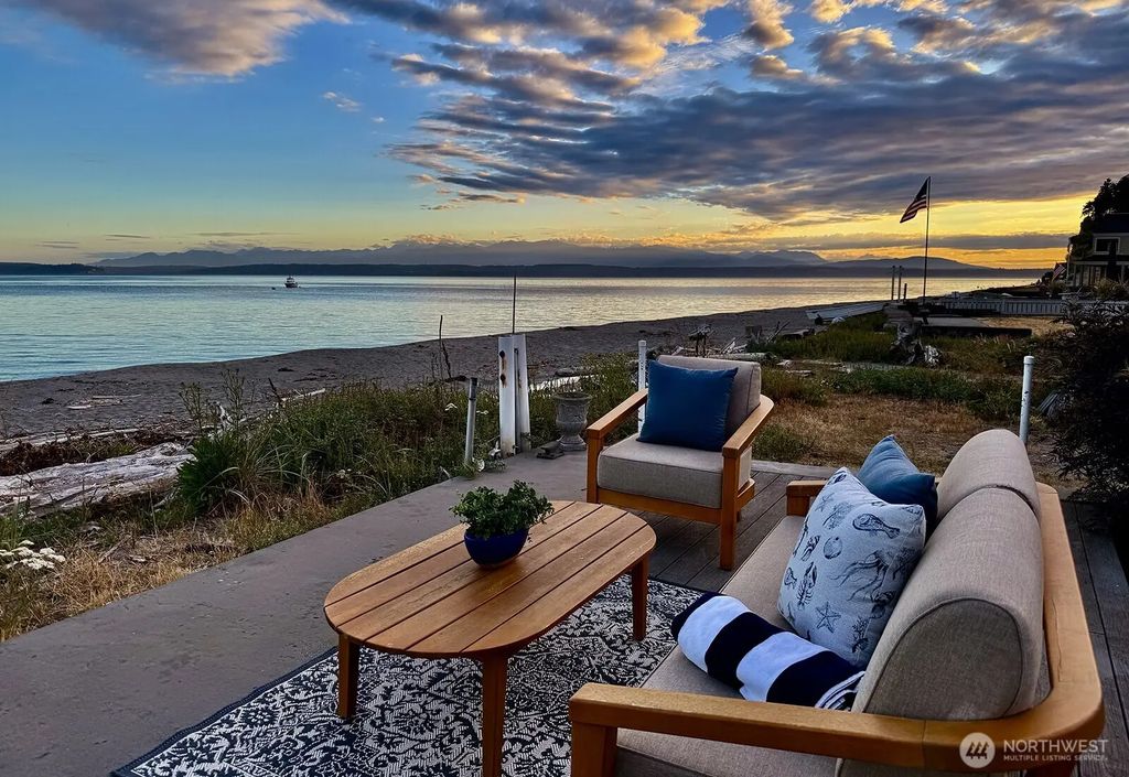848 Old Beach Road, Freeland
