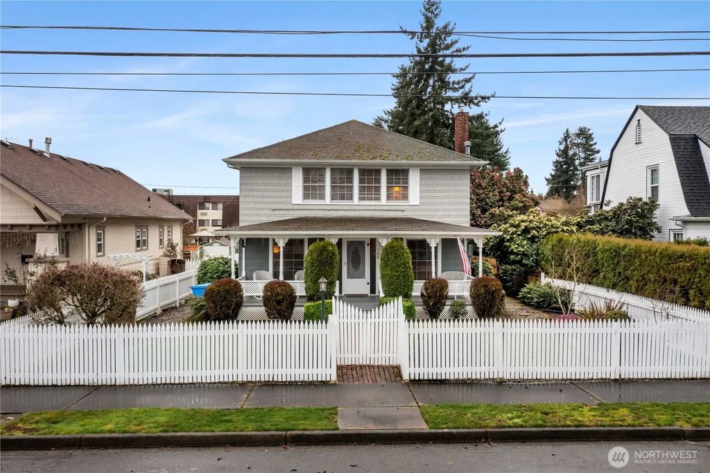 128 5th Avenue Nw, Puyallup