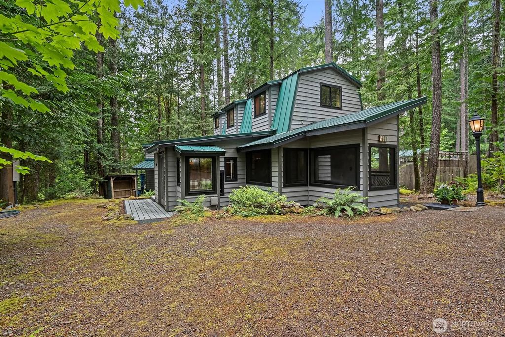 41 N Dow Place, Hoodsport
