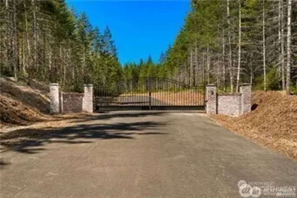 24 W Clear Lake Drive, Shelton