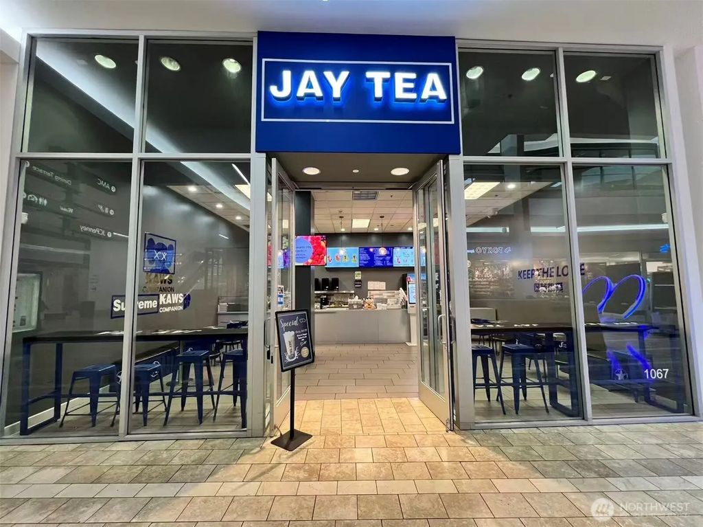 1067 Southcenter Mall, Tukwila