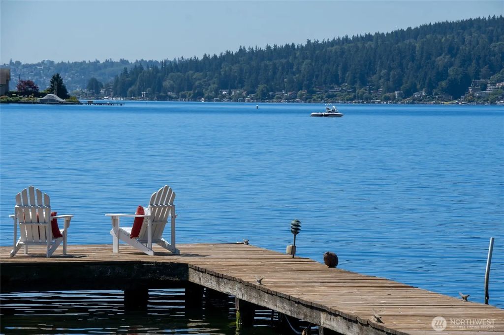 11055 Se Lake Road, Bellevue